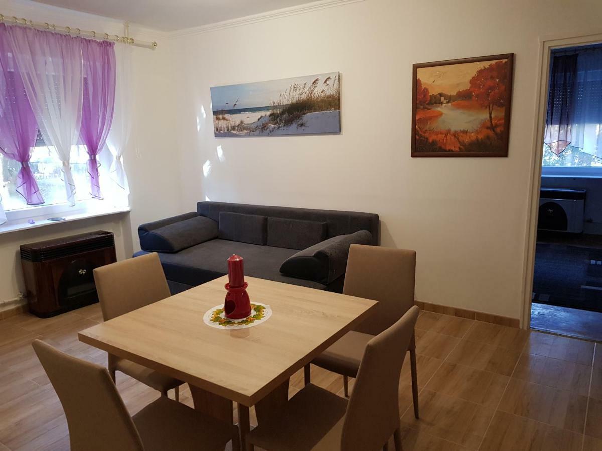 Lia Apartman Kiskunhalas Exterior photo